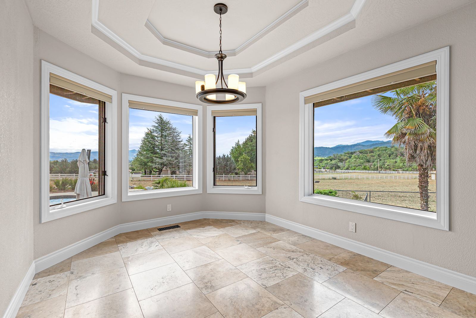 3711 Livingston Road, Central Point Dixie Hackstedde, Principal Broker